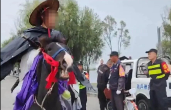 骑马强闯洱海廊道被拦，“网红大侠”莫忘江湖规矩