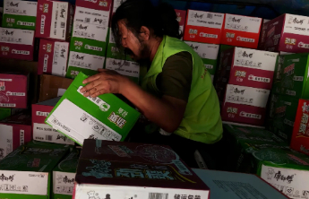 捐赠救灾物资被收高速费，民间救援“免票权”卡点在哪？