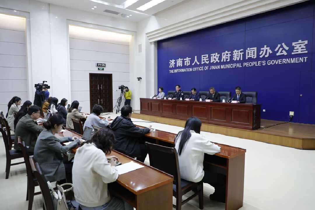 160名医护，27个点位全程守护2025济南（泉城）马拉松