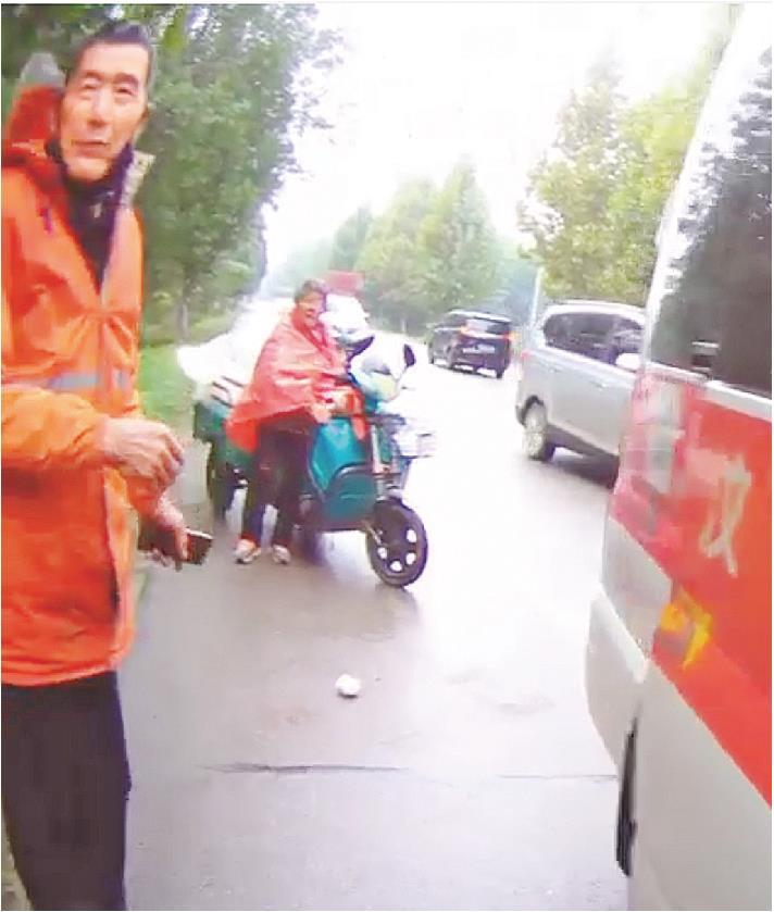 一场意外牵出暖心闭环 多位好心人合力助被困老人脱险，老人儿子多年为家乡捐资助学