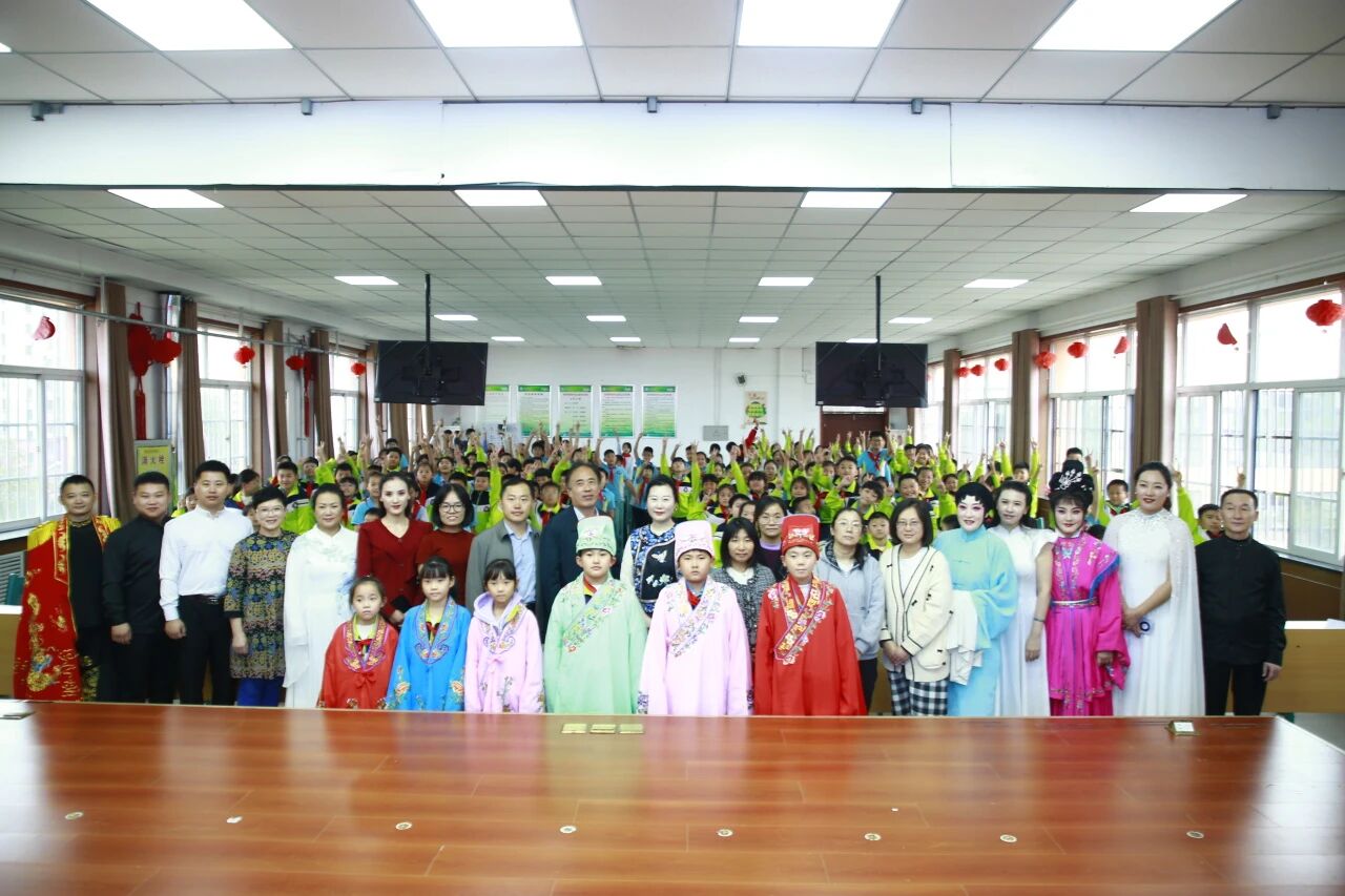 传统戏曲面对面！临沂南坊小学这堂柳琴戏课“圈粉”学子