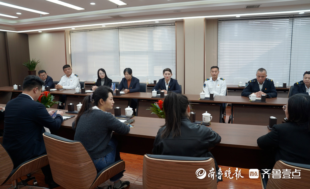 济南公交志愿者走进律所学法律 