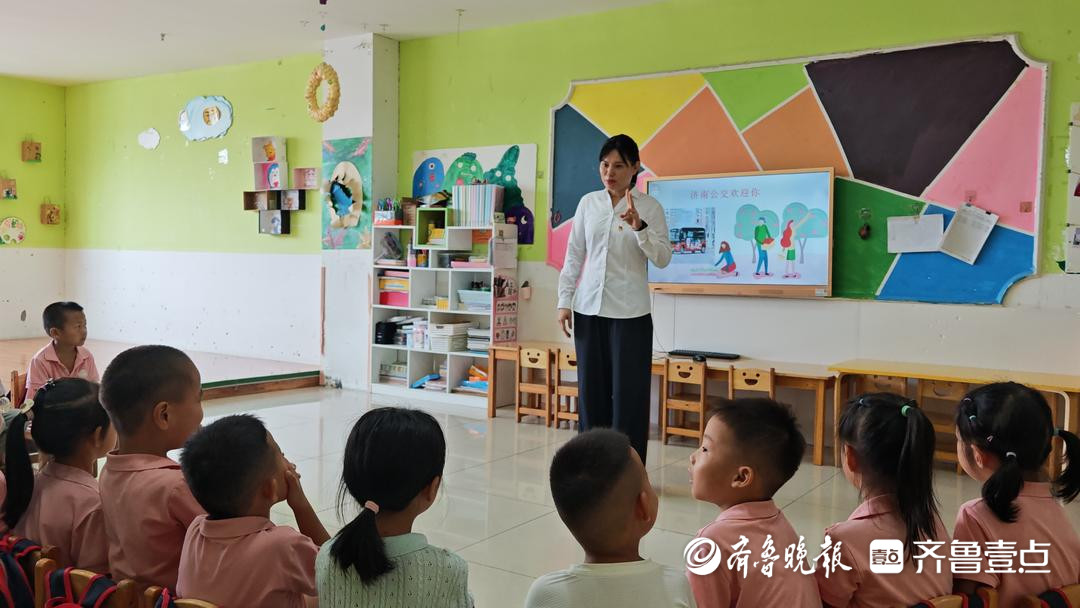 济南公交善亮志愿服务队开展出行安全教育活动
