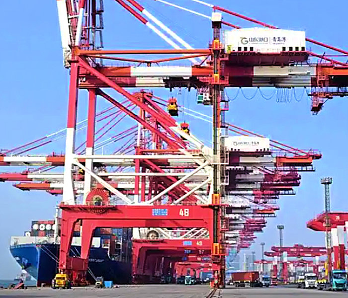 10月16日下午，省政府新闻办举行新闻发布会，邀请青岛海关、济南海关负责同志等介绍2025年前三季度山东省外贸进出口情况。