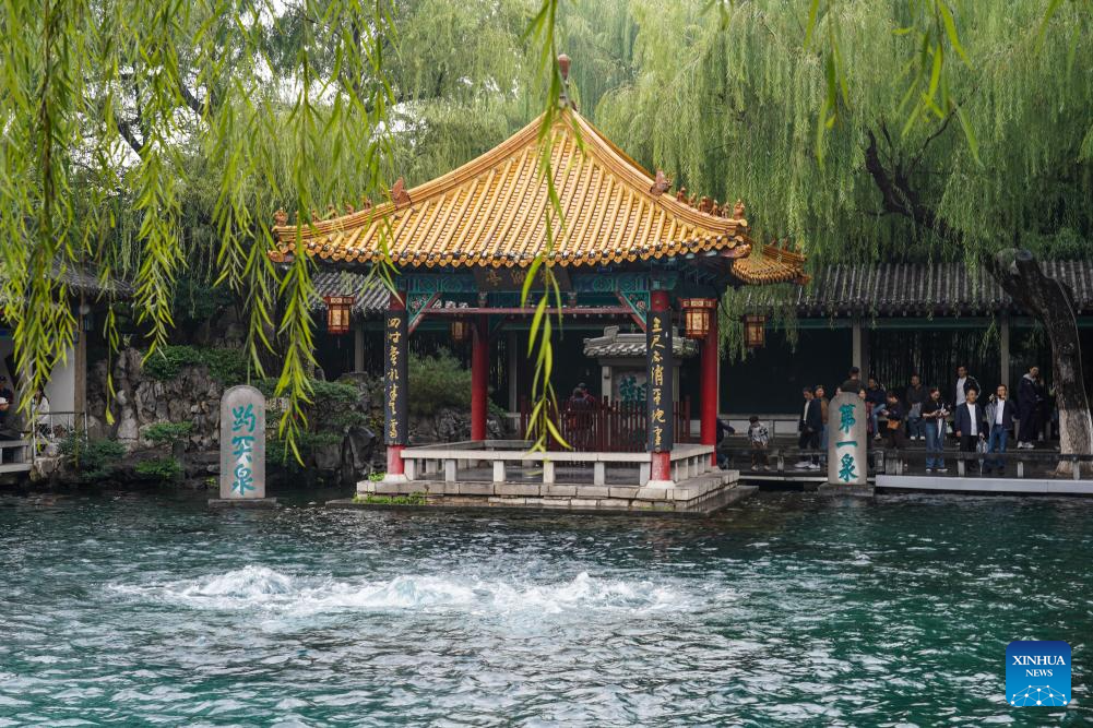 Tourists visit renowned springs in Jinan, E China's Shandong