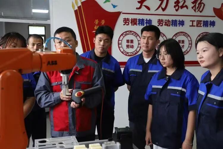 鲁北技师学院大学生预备技师班“招生就业双热”