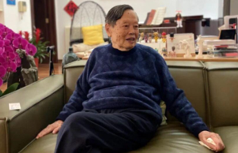 新华社评杨振宁：向宇宙问路，为祖国燃灯