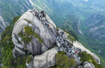 为什么年轻人迷上了爬山？