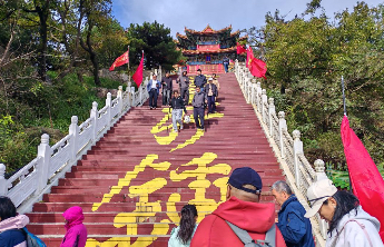面向山东居民推出免票政策后，潍坊临朐沂山风景区错峰游热度攀升
