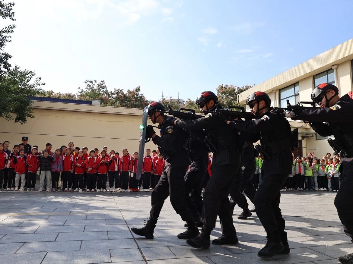 播种英雄梦想！临沂金雀山小学走进兰山区特巡警大队