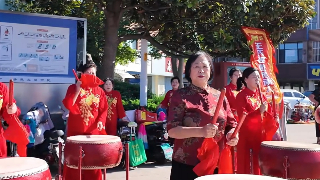 果然视频丨莱西七旬老人组建200人秧歌队，带领老人舞出欢乐