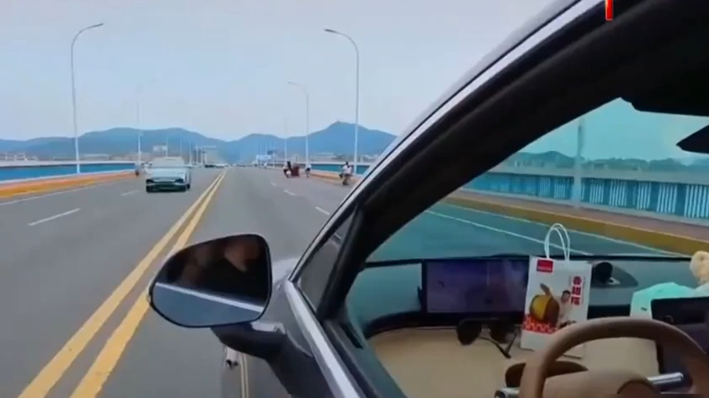 男子买新车晒智驾，为何被警察找上门