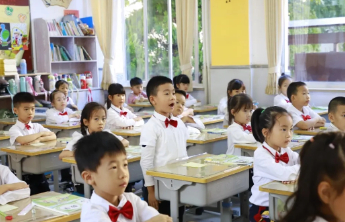 威海市统一路小学一年级“入学满月礼”习惯展示活动