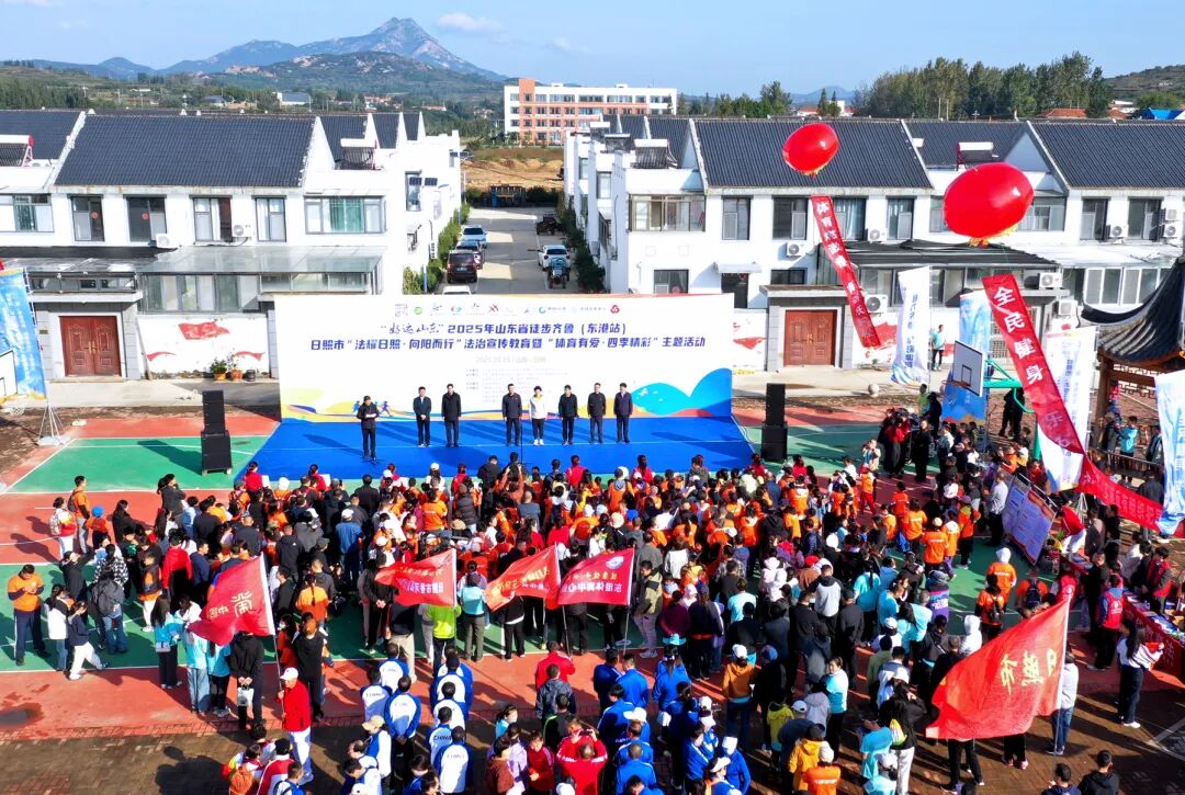 步履向阳，共赴秋光！千名徒步爱好者漫步南湖多彩画卷