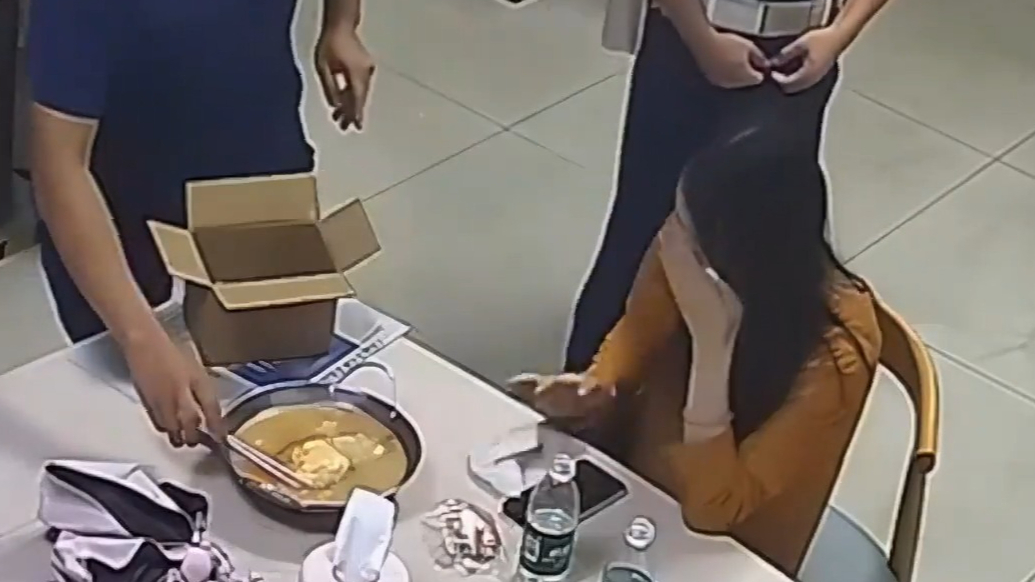 女子突发低血糖晕倒在消防站，接下来的一幕幕好暖