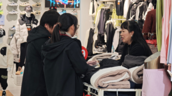 持续降温带热“暖经济” ，泰城保暖内衣店销量上涨