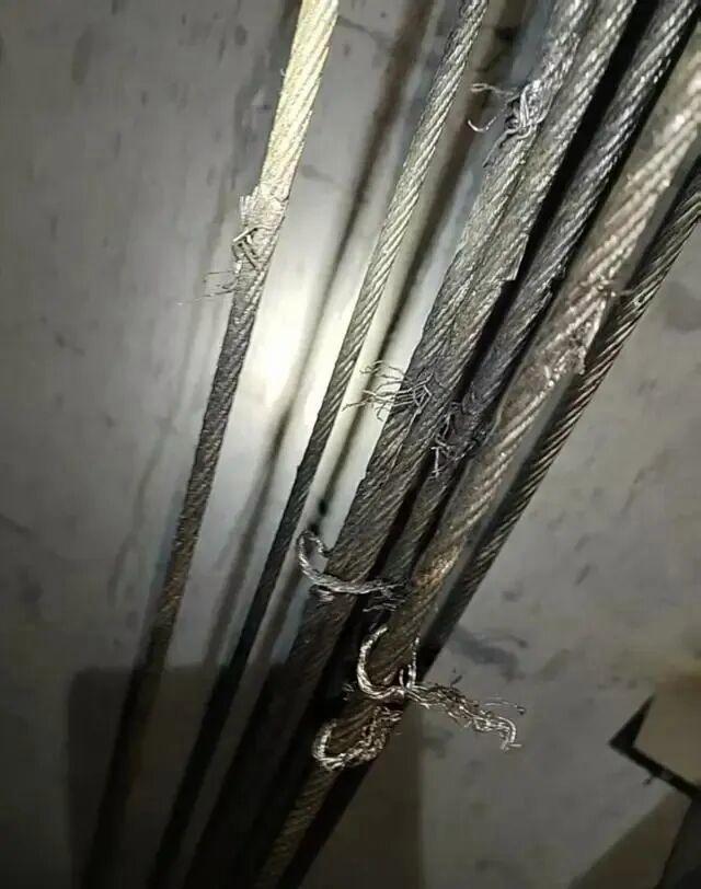 一小区23部电梯钢绳遭人为切割，警方已介入