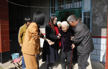 情暖重阳 爱润期颐丨孝亲力行 走进百岁老人的家