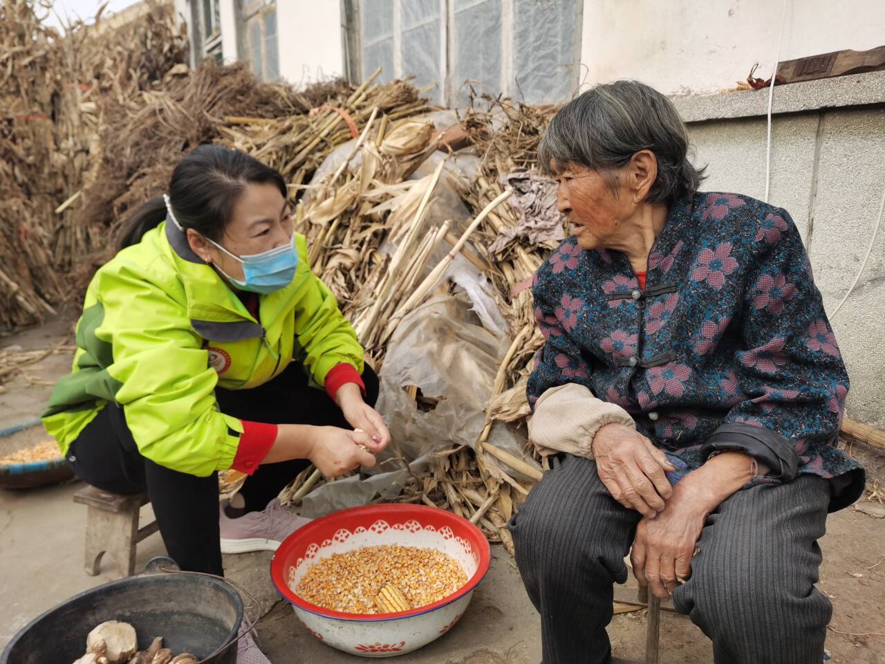 寻找我身边的温暖|潍坊诸城管兰兰：八年走遍千村，暖万名老人心