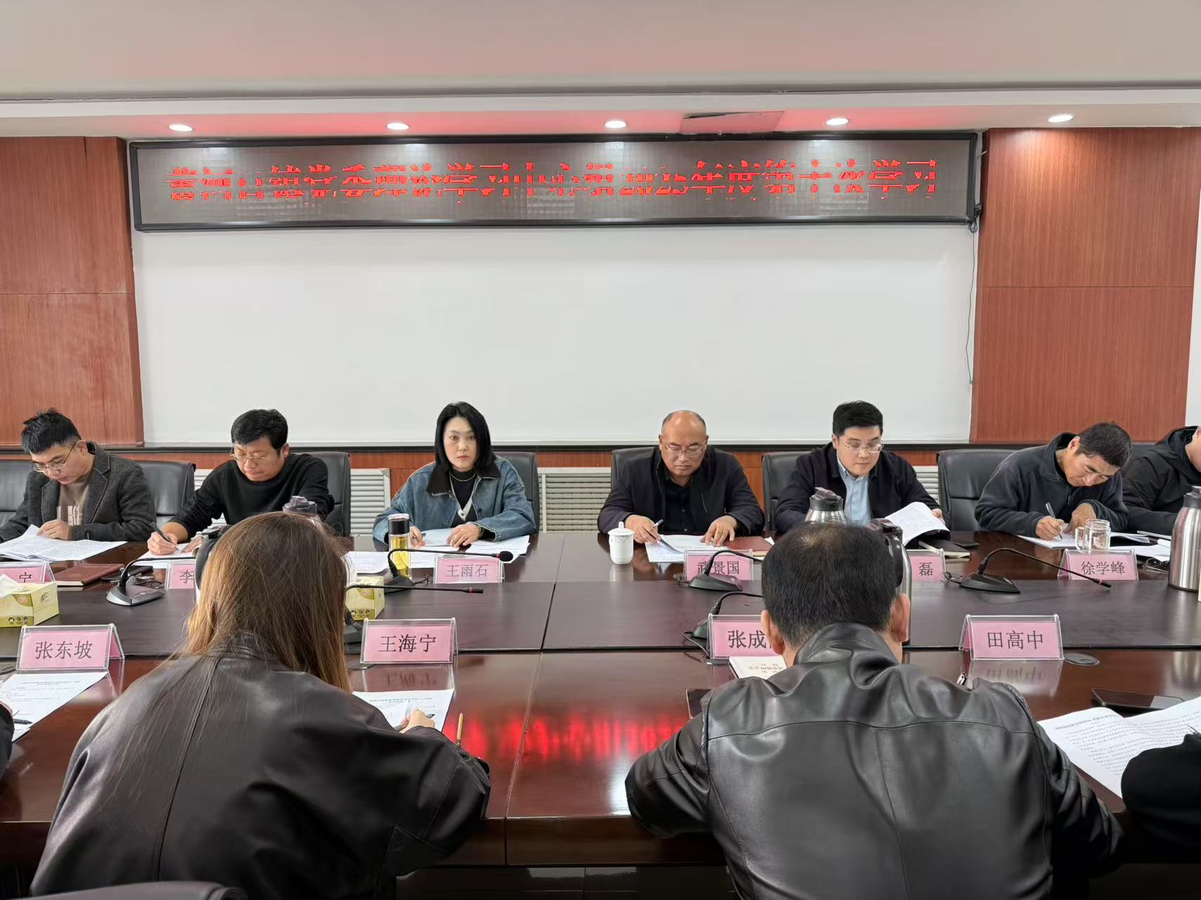 东营市垦利区黄河口镇开展2025年度第十次学习研讨