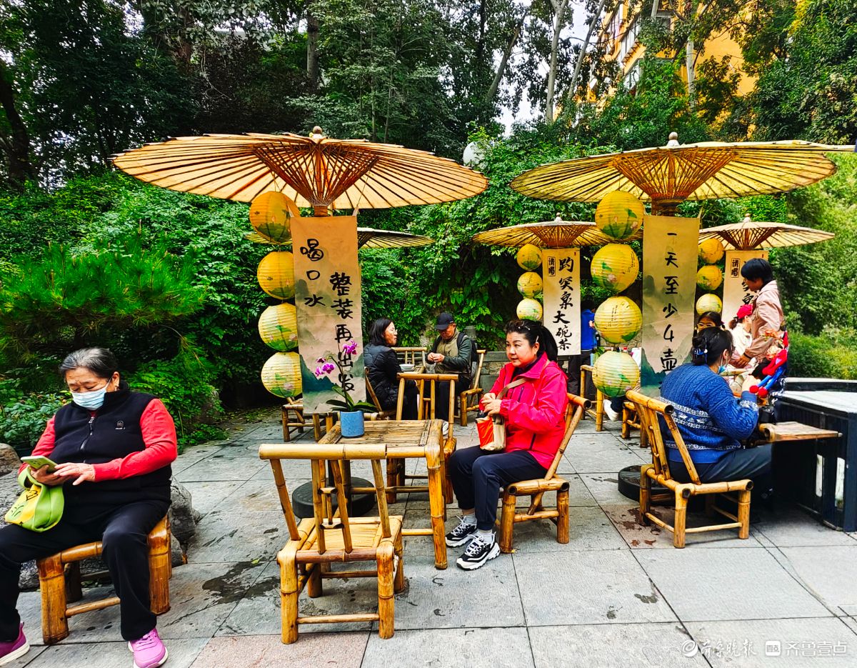 趵突泉里，赏泉景喝大碗茶