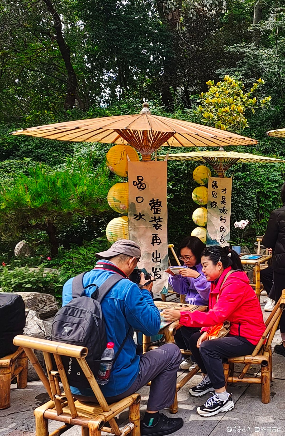趵突泉里，赏泉景喝大碗茶