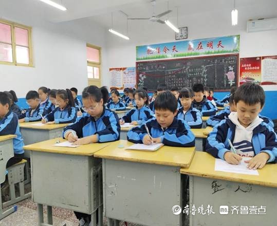 东昌府区新区小学开展硬笔书法比赛活动