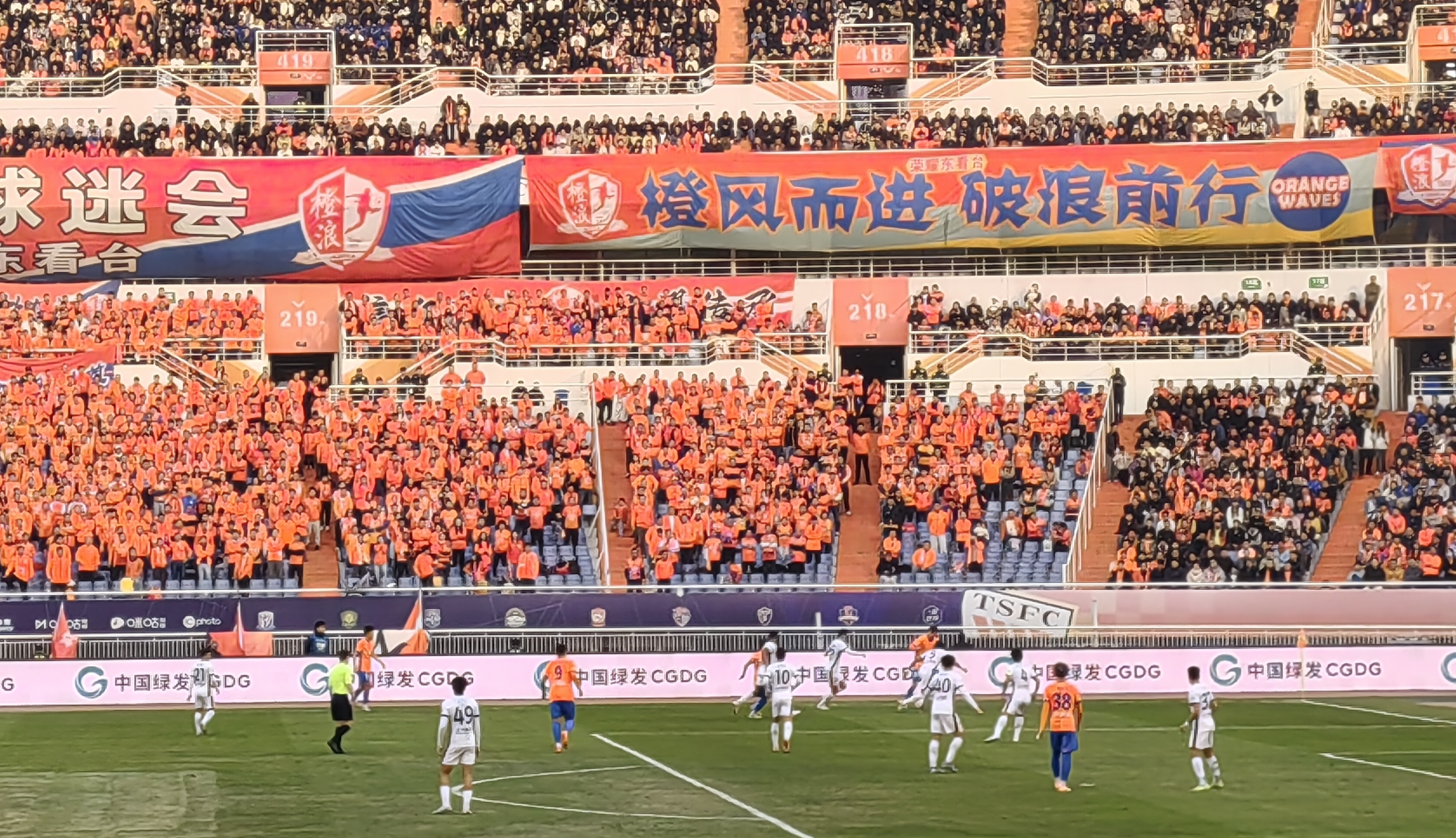 半场战报|李新翔、瓦科各进一球，泰山暂以1：1战平海港