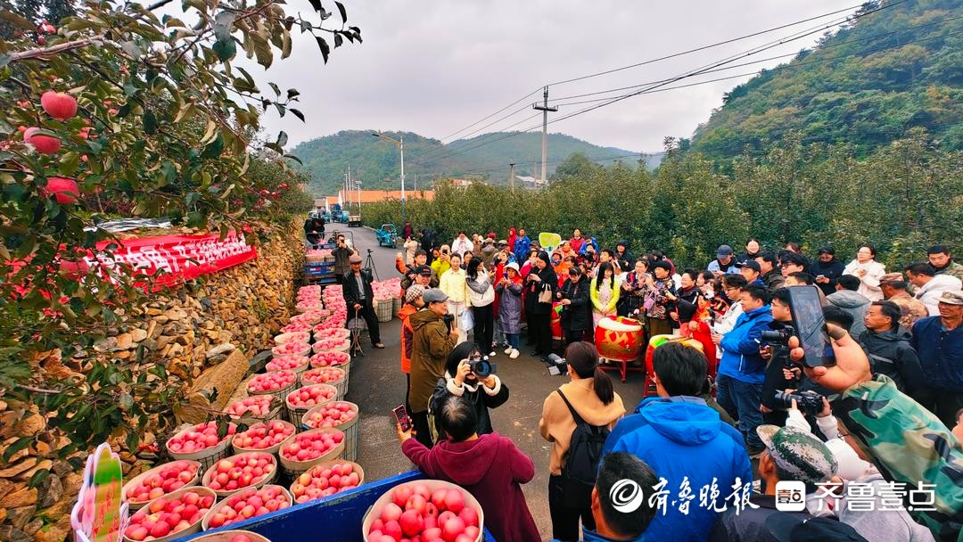 《放歌中国》文艺轻骑兵走进栖霞肖家夼村