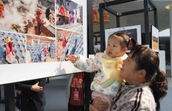 女性视角看山东，“我和我的家乡”主题摄影展引围观