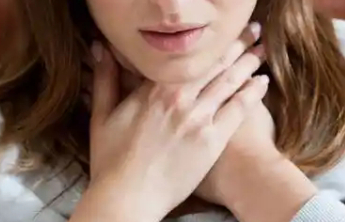 深秋嗓子总有异物感？医生提醒小心扁桃体结石