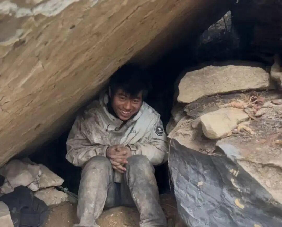 吃虫、返祖的“荒野求生赛”火出圈，围观网友在看什么？