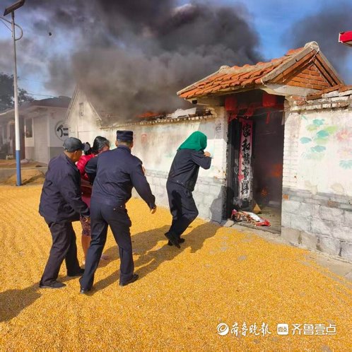 凡人歌丨房屋失火两名失明村民被困,莱西民辅警挺身而出火海救人