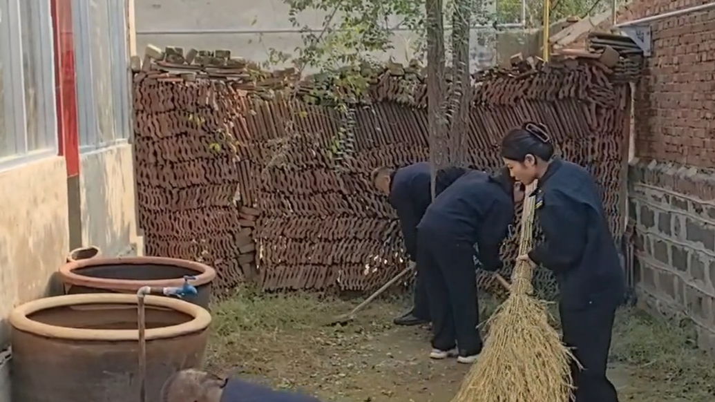 果然视频|济南公交齐鲁志愿者温情守护失明独居老人