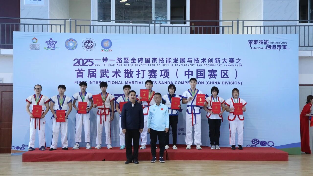 摔跤场争锋显英豪！临沂士博高级中学健儿国际赛事再斩佳绩