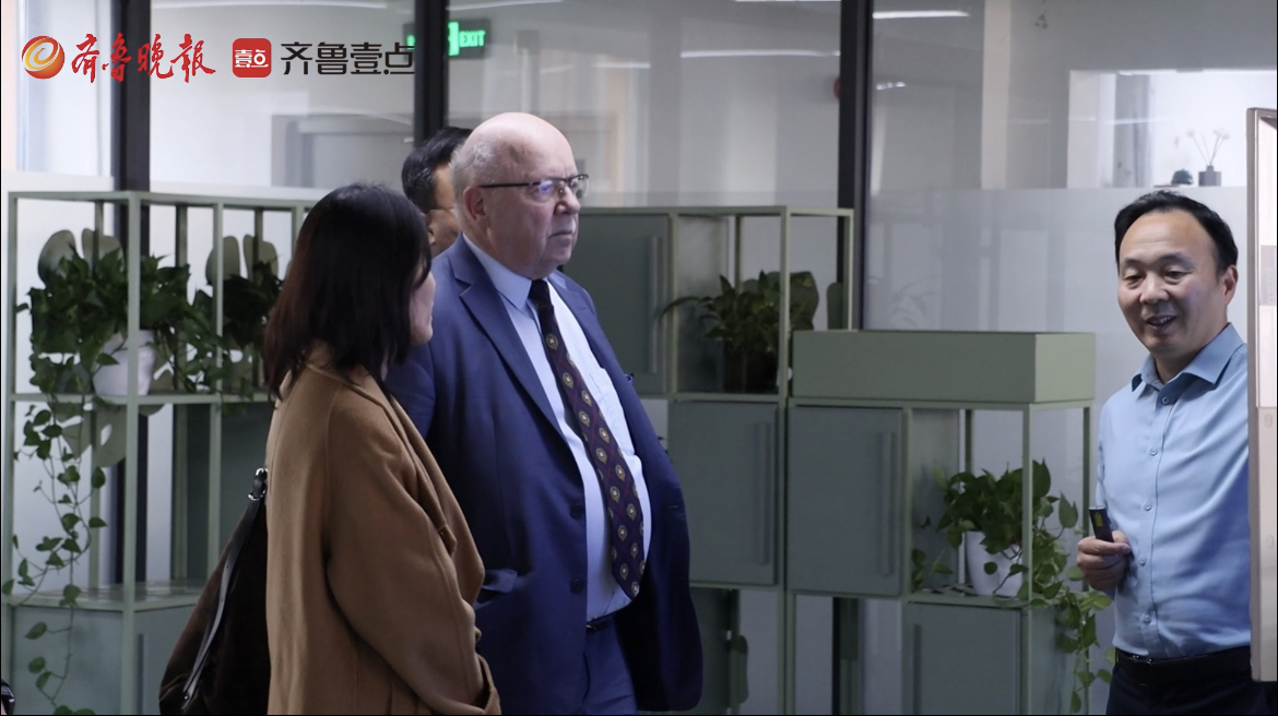 德国院士皮特·萨赫逊一行来访日照东港，调研数字产业发展新机遇