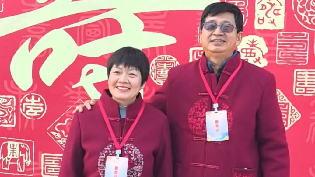 果然视频｜泰山脚下庆重阳，“寿”字背景板成为打卡点