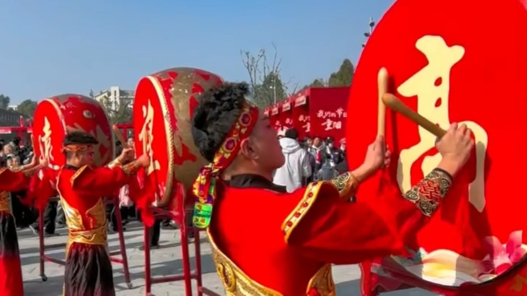 果然视频丨重阳登高！岱庙击鼓9声，99位老人出发啦