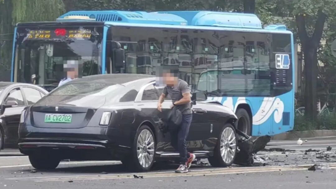 陈震的劳斯莱斯卖给了租车商，回收价约280万