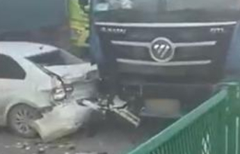 津石高速发生4起交通事故致1死1伤12辆车受损，目击者：当时能见度低，车流量很大