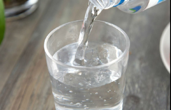 半夜口干舌燥 可能不是缺水！这6种情况一定要警惕