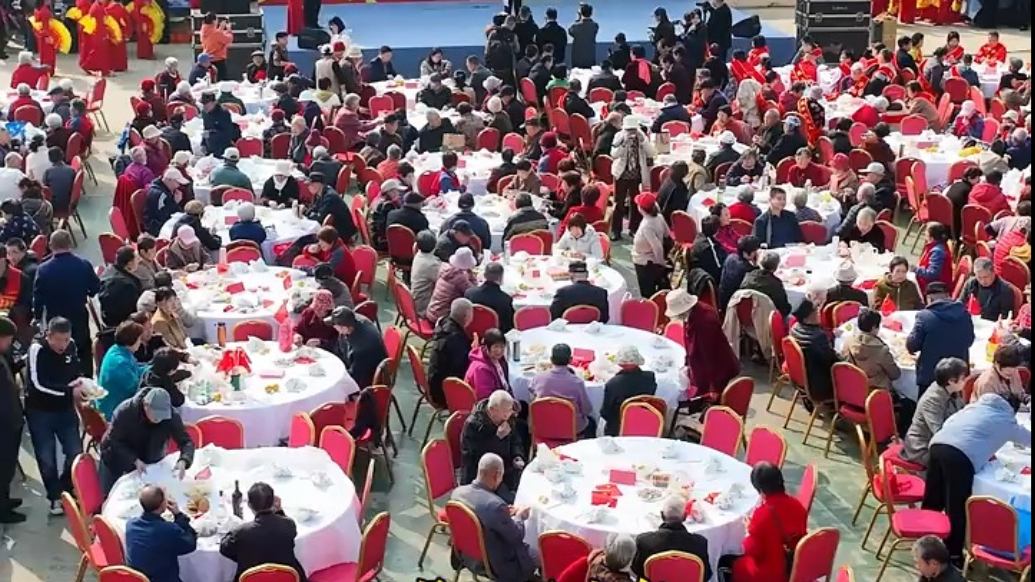 果然视频|潍坊市奎文区800名老人齐聚一堂品重阳宴