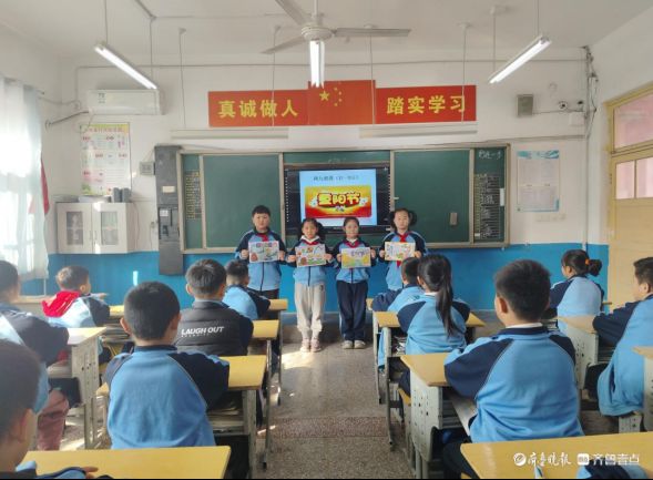 新区小学开展“情暖重阳 爱满校园”主题活动