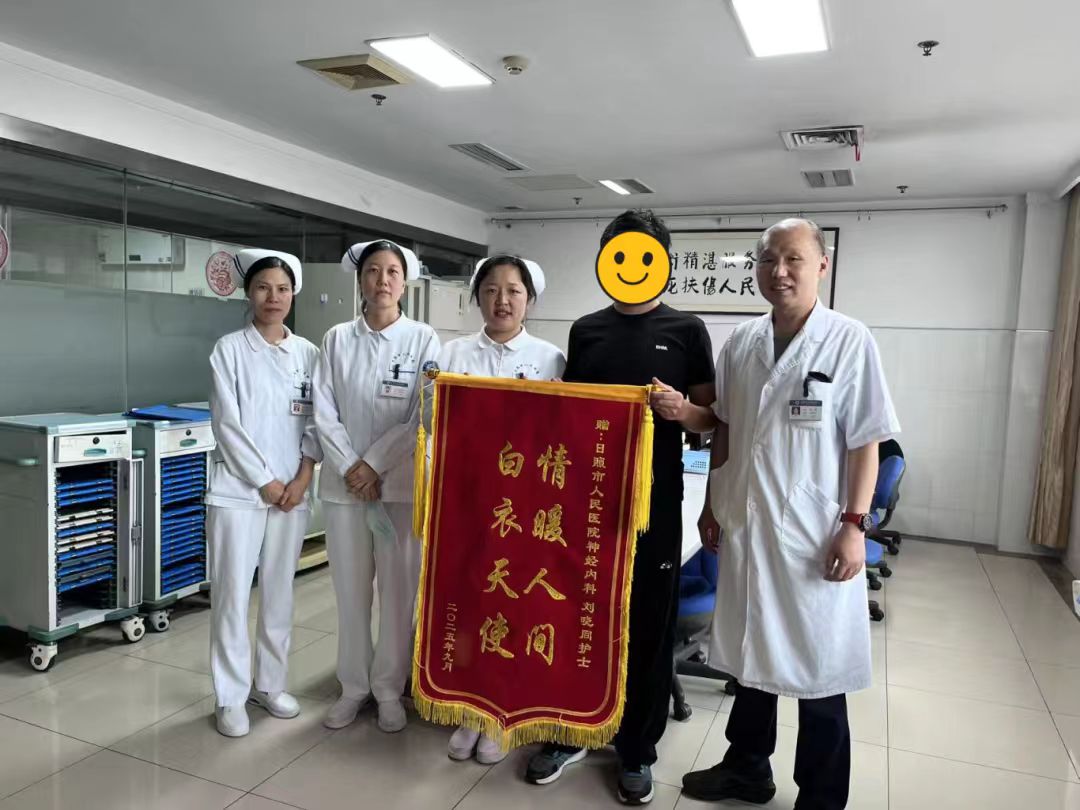 休班遇急难，施救显担当！日照市人民医院护士雨中救助倒地老人