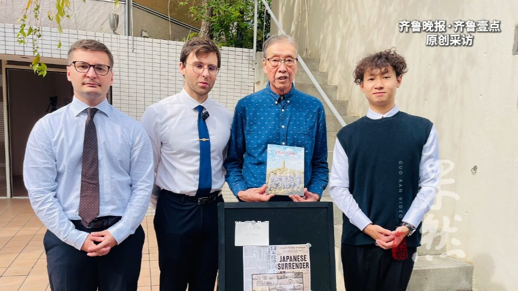 果然视频｜马库斯团队在日本办历史照片展，日本友人小林阳吉观展