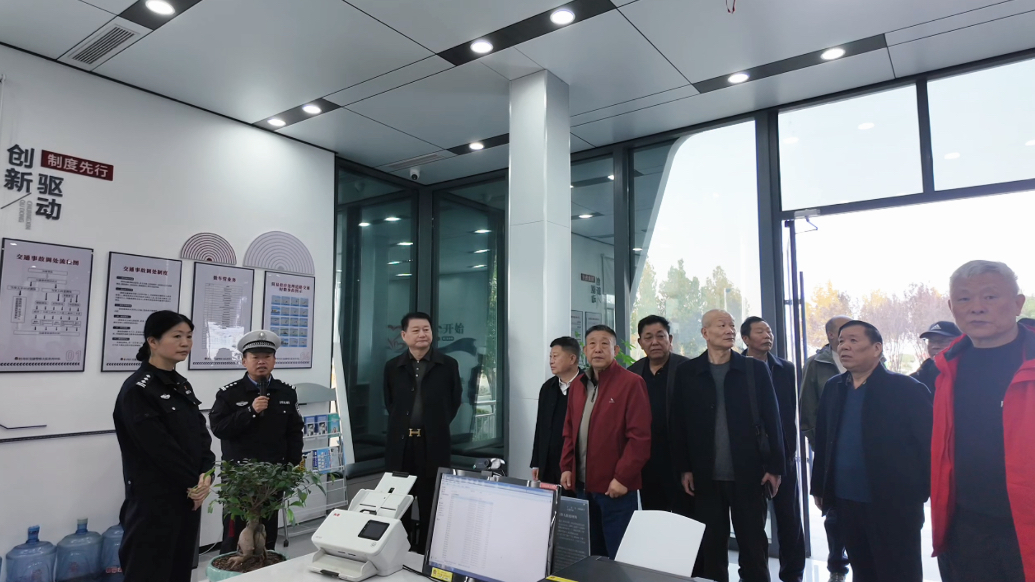 牡丹区交警大队组织退休老干部走进警营 共度重阳佳节