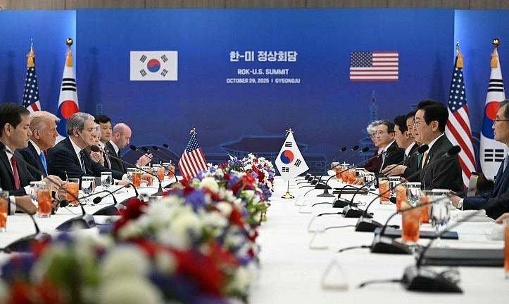 韩美总统会晤，讨论巩固同盟关系