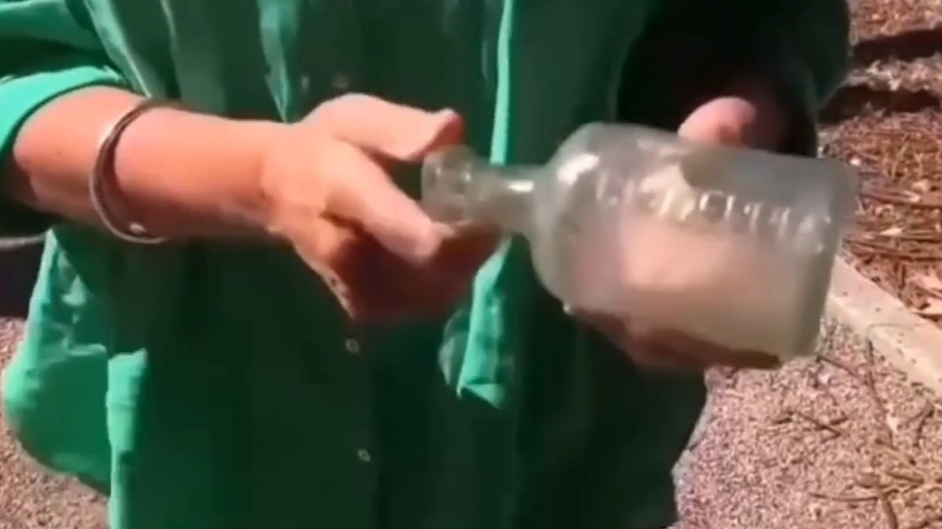 果然视频·看天下|澳海滩发现一战士兵漂流瓶，已寻获主人后代