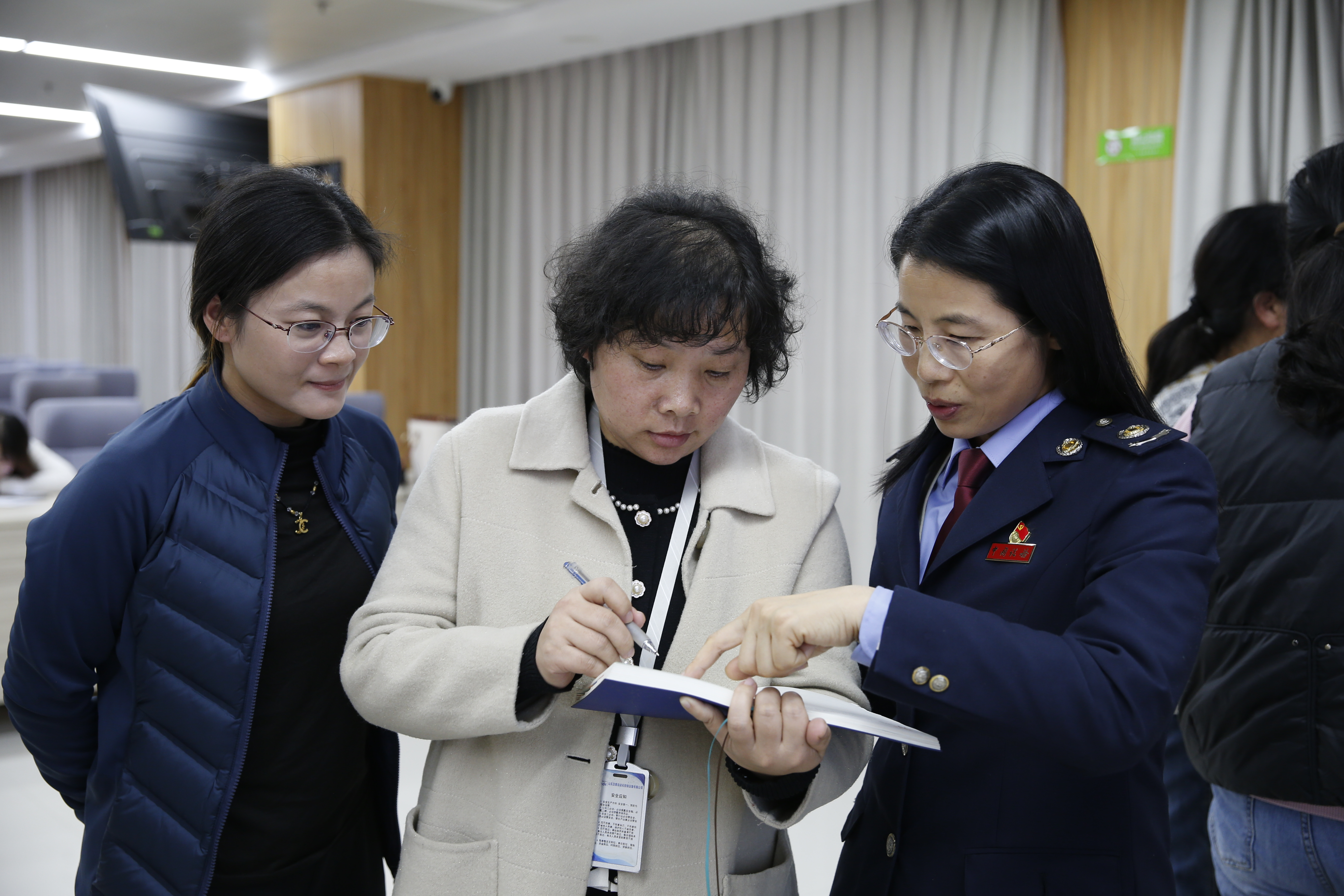 政策服务双赋能 精准护航股权变更“一件事”