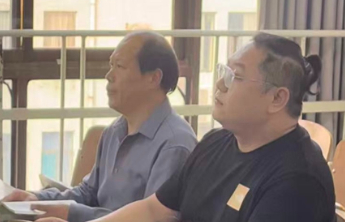 29岁男生“跨界”学医，与52岁父亲成了大学同学